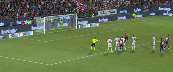 篮球篮网球员训练中展现高命中率