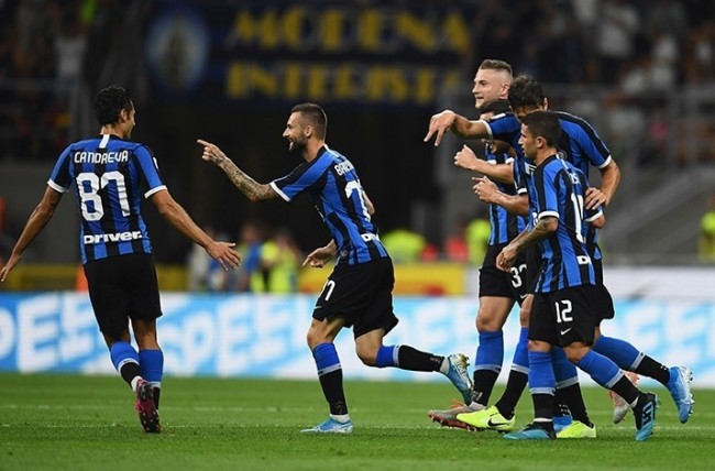 詹姆斯关键时刻稳住节奏