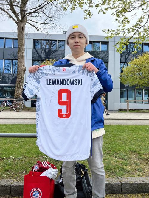 梅西美职联夺冠，C罗黯然神伤