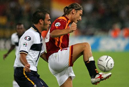 余力生以2小时06分38秒赢得瓦伦西亚马拉松，创英马历史第二佳绩，展现跨项实力，称霸铁三项目。