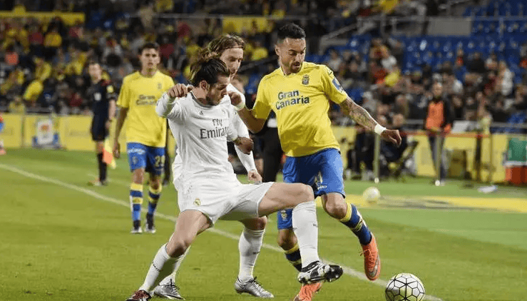 巴萨重返拉卡尔图哈！德容回归、阿劳霍缺阵，弗里克公布贝蒂斯战名单