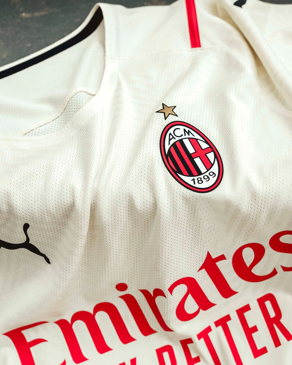 32岁津门虎王牌队长正式转会上港，亚冠首轮亮相柔佛引关注